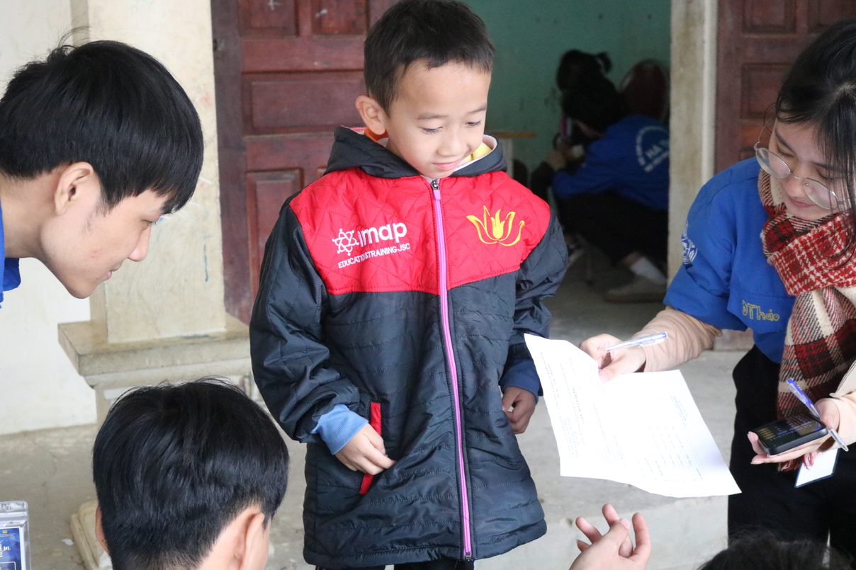 MANG TẾT ẤM T&Igrave;NH THƯƠNG ĐẾN ĐỒNG B&Agrave;O V&Ugrave;NG CAO