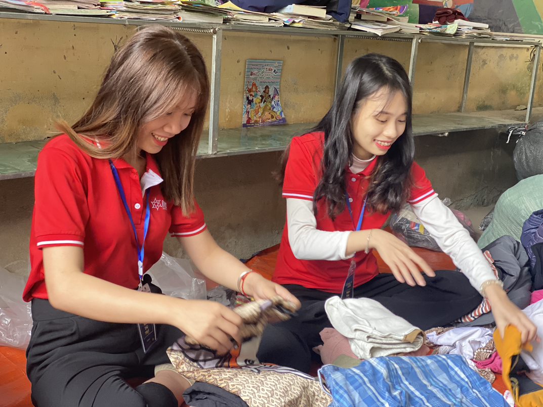 MANG TẾT ẤM T&Igrave;NH THƯƠNG ĐẾN ĐỒNG B&Agrave;O V&Ugrave;NG CAO