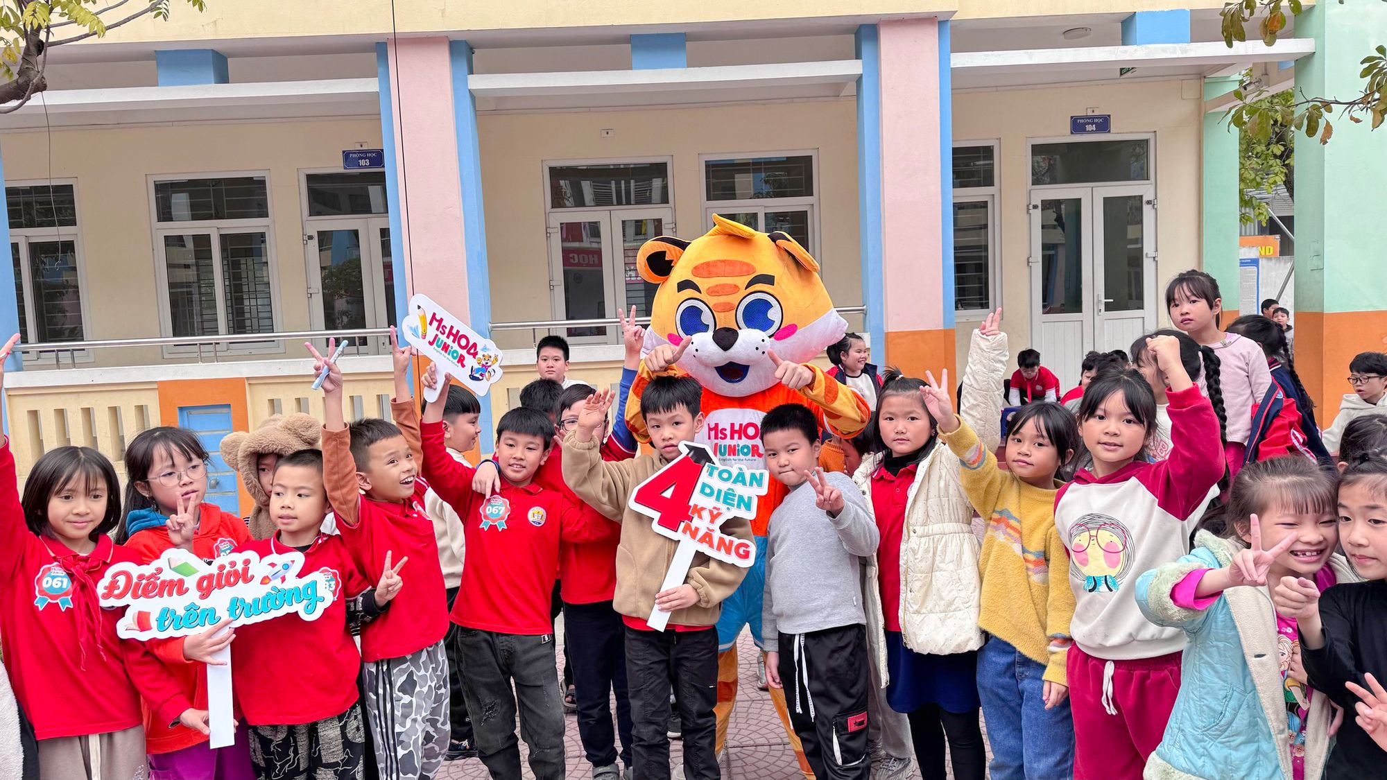hội thi "Rung Chu&ocirc;ng V&agrave;ng" tại Trường Tiểu học T&acirc;n Triều