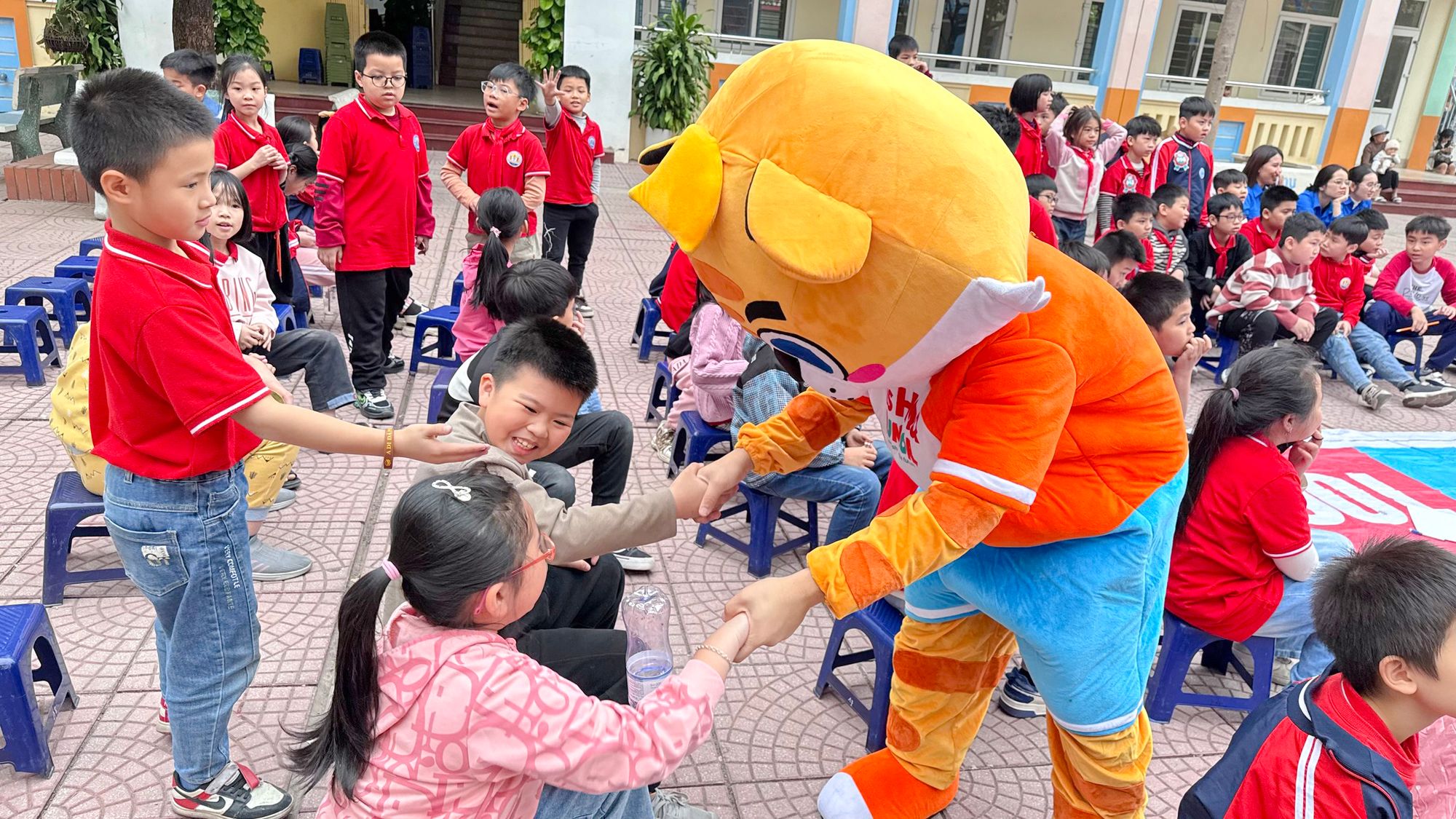 hội thi "Rung Chu&ocirc;ng V&agrave;ng" tại Trường Tiểu học T&acirc;n Triều