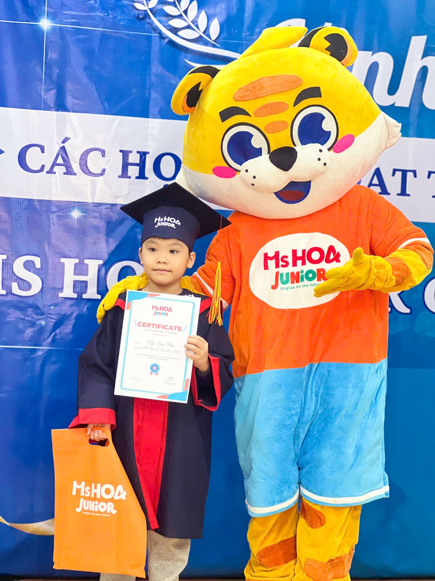 TƯNG BỪNG LỄ VINH DANH HỌC SINH XUẤT SẮC KHU VỰC XU&Acirc;N LA &ndash; NĂM HỌC 2024