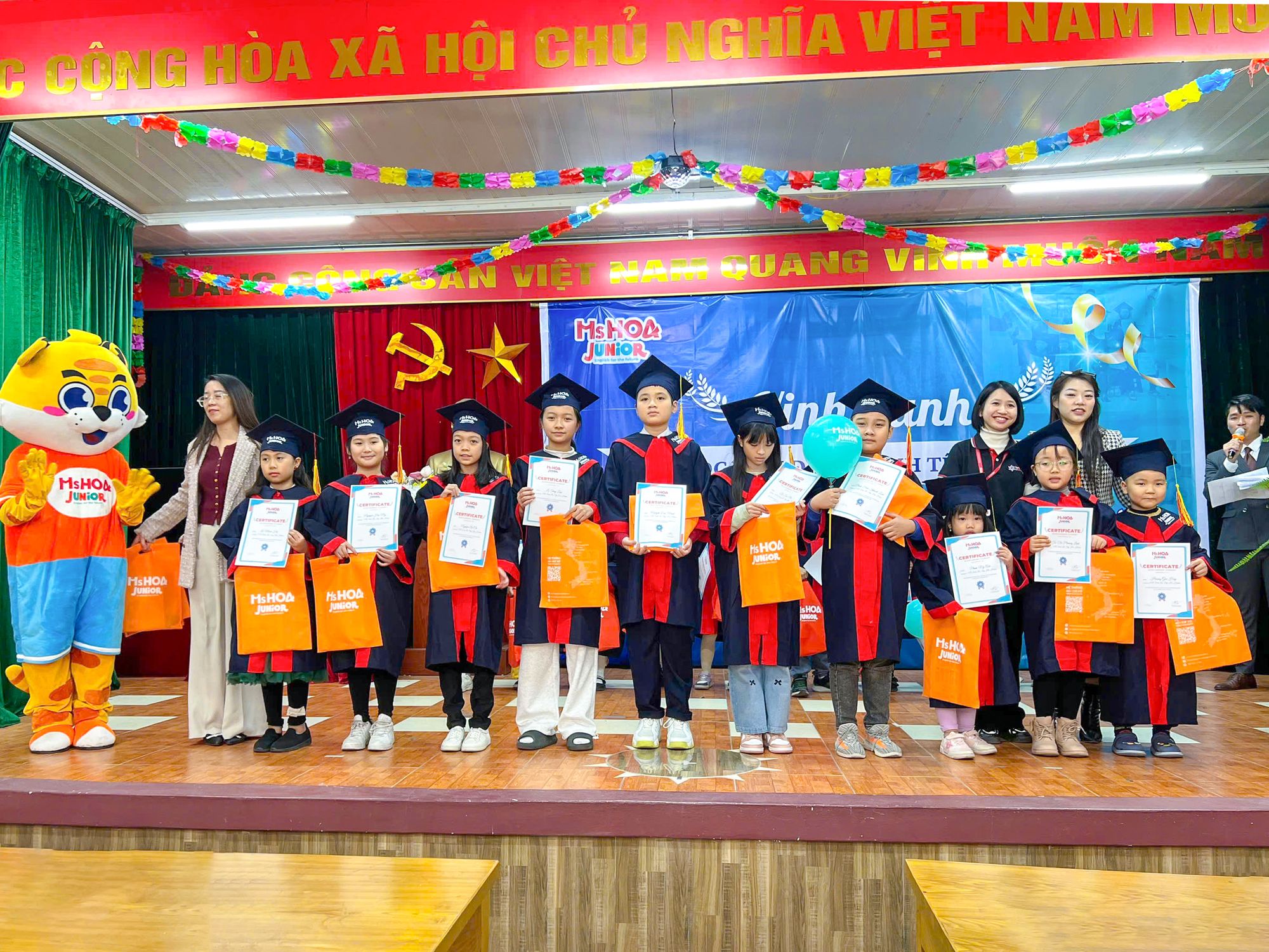 TƯNG BỪNG LỄ VINH DANH HỌC SINH XUẤT SẮC KHU VỰC XU&Acirc;N LA &ndash; NĂM HỌC 2024