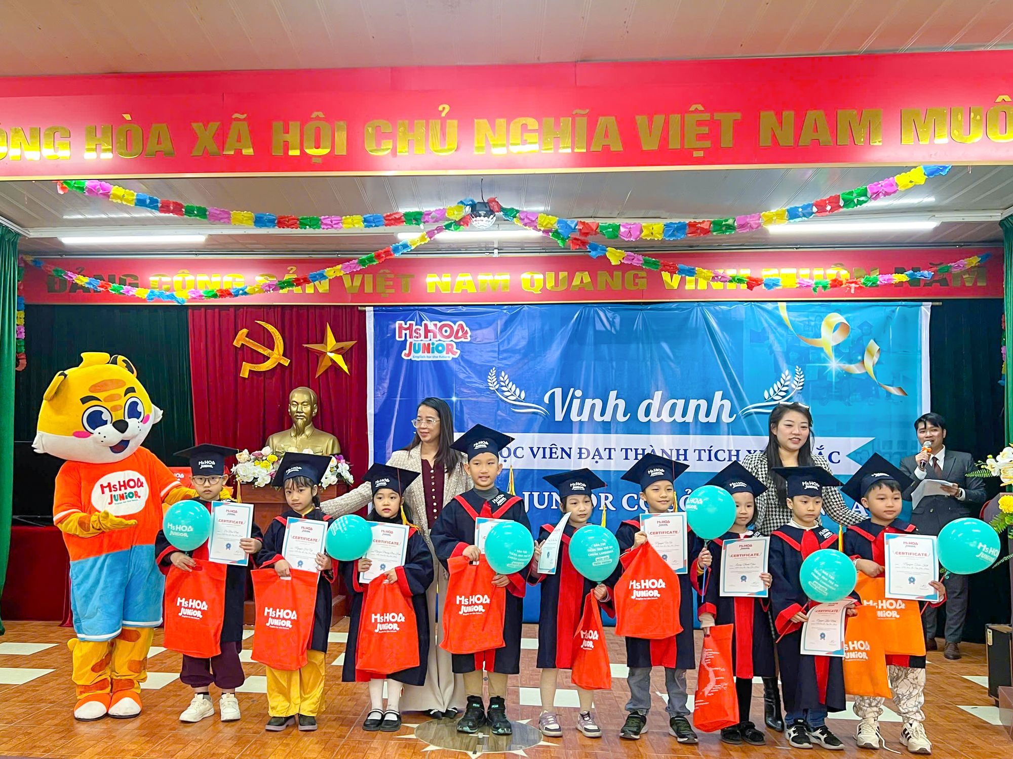 TƯNG BỪNG LỄ VINH DANH HỌC SINH XUẤT SẮC KHU VỰC XU&Acirc;N LA &ndash; NĂM HỌC 2024