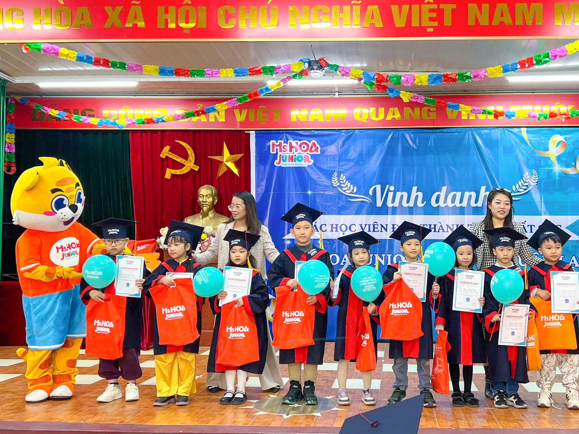 TƯNG BỪNG LỄ VINH DANH HỌC SINH XUẤT SẮC KHU VỰC XU&Acirc;N LA &ndash; NĂM HỌC 2024