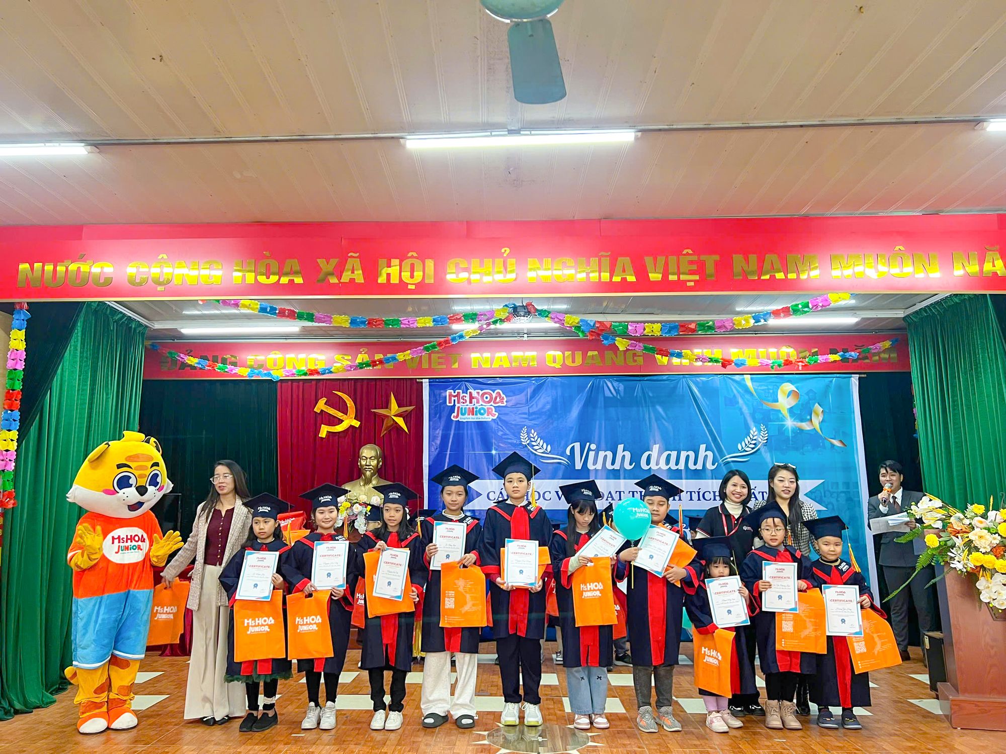 TƯNG BỪNG LỄ VINH DANH HỌC SINH XUẤT SẮC KHU VỰC XU&Acirc;N LA &ndash; NĂM HỌC 2024
