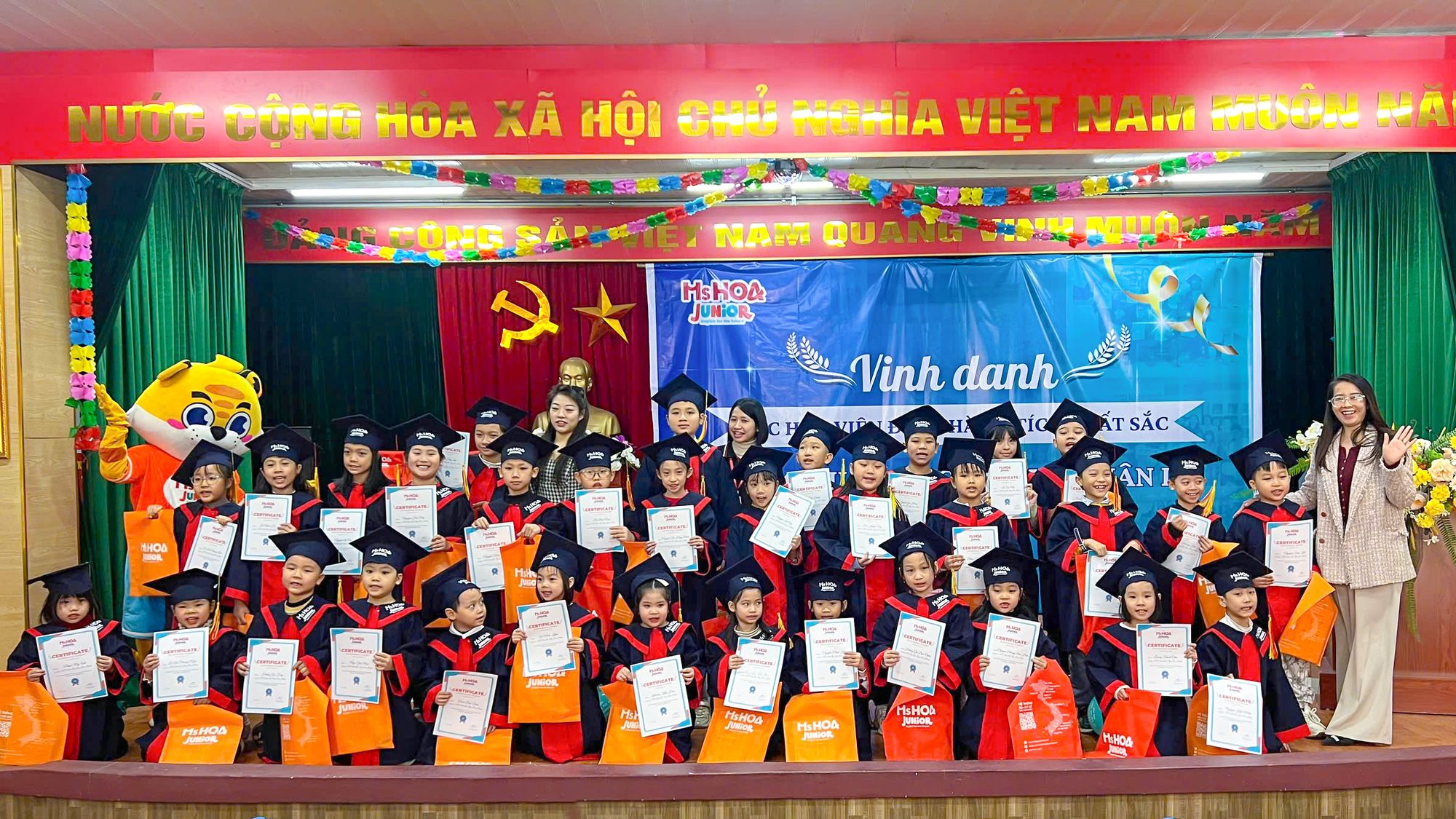 TƯNG BỪNG LỄ VINH DANH HỌC SINH XUẤT SẮC KHU VỰC XU&Acirc;N LA &ndash; NĂM HỌC 2024