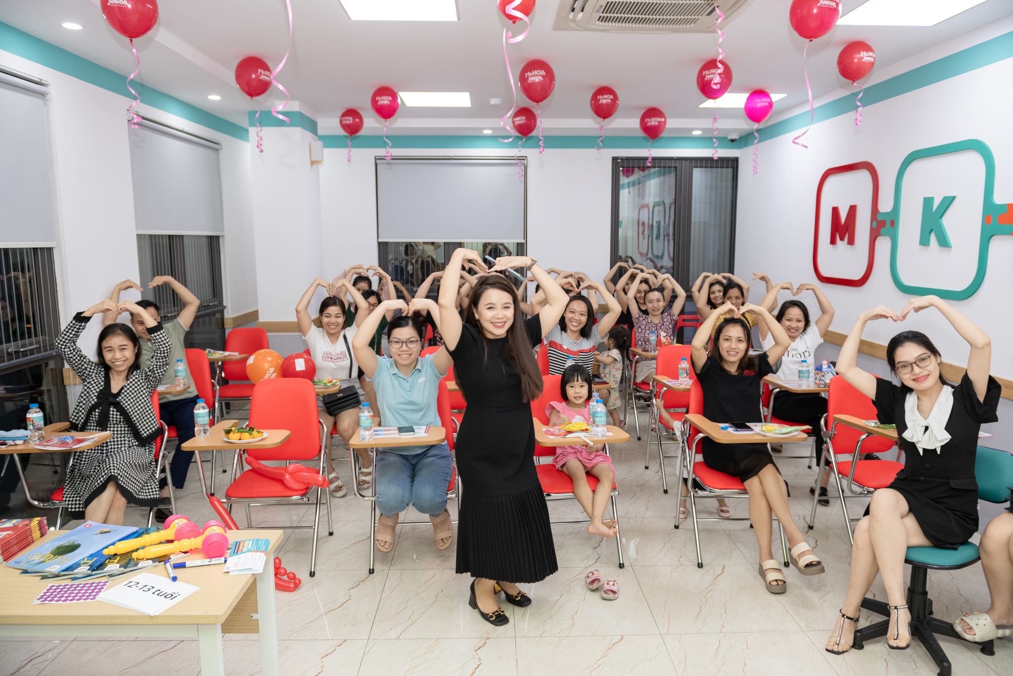 B&ugrave;ng nổ Lễ hội m&ugrave;a H&egrave; - Summer Festival tại Ms Hoa Junior 51B Xu&acirc;n La, T&acirc;y Hồ, H&agrave; Nội